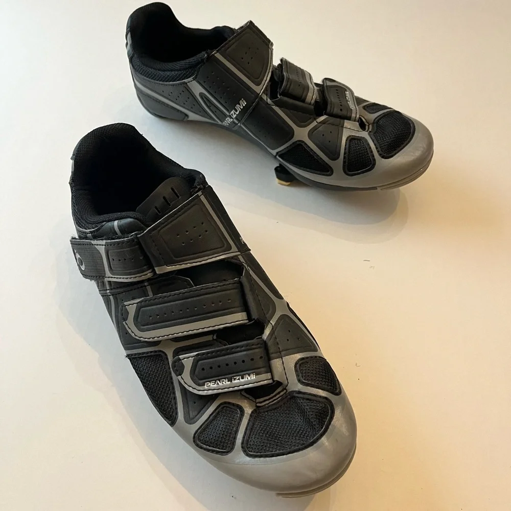Pearl Izumi Women’s Select Rd IV Black Gray Low Profile Cleats Cycling shoes 42